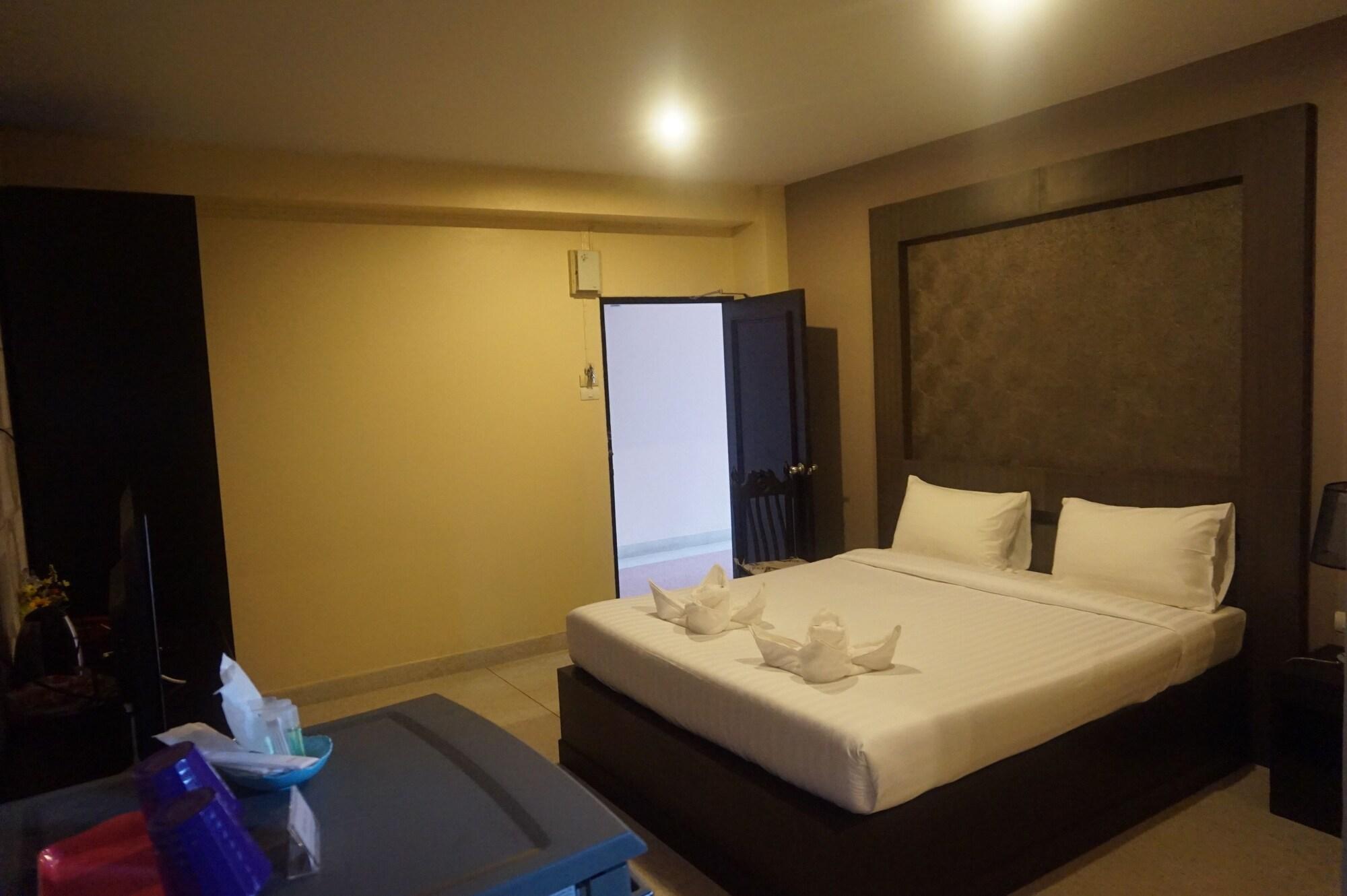Metro Residence Surin Bagian luar foto